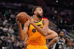 巫师凭借贝尔坚持追分力克马刺，球队士气高涨冲向季后赛的简单介绍