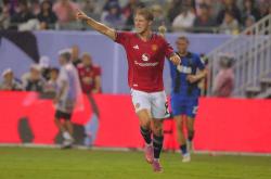 B体育体育新闻-劲赛险胜，曼联艰难战胜对手