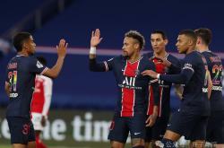 B体育体育地址-包含巴黎圣日耳曼力争四连胜，强势冲击榜首的词条