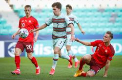 B体育体育网页版-包含欧预赛决赛倒计时，双方实力势均力敌的词条