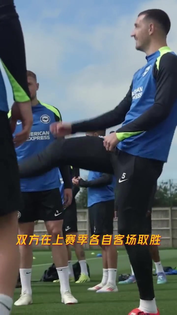 曼联客场败给布莱顿，球迷气愤声讨主帅