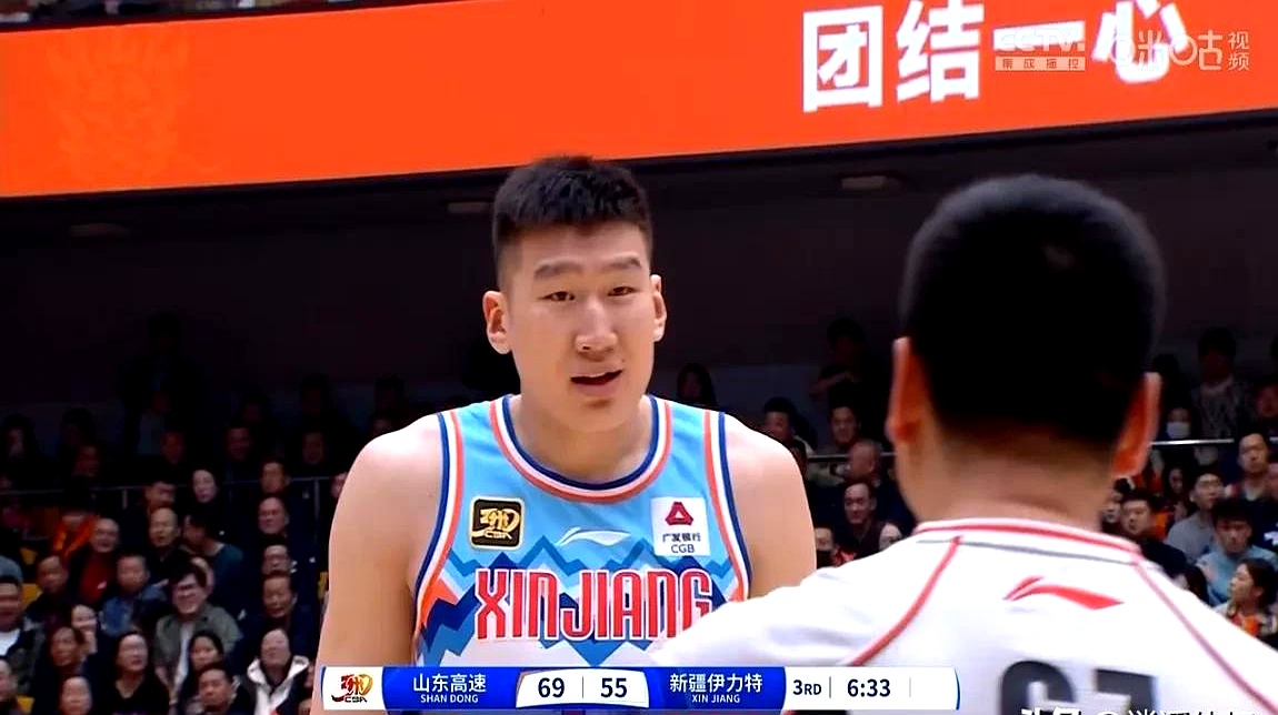 山东男篮力克新疆，提升排名