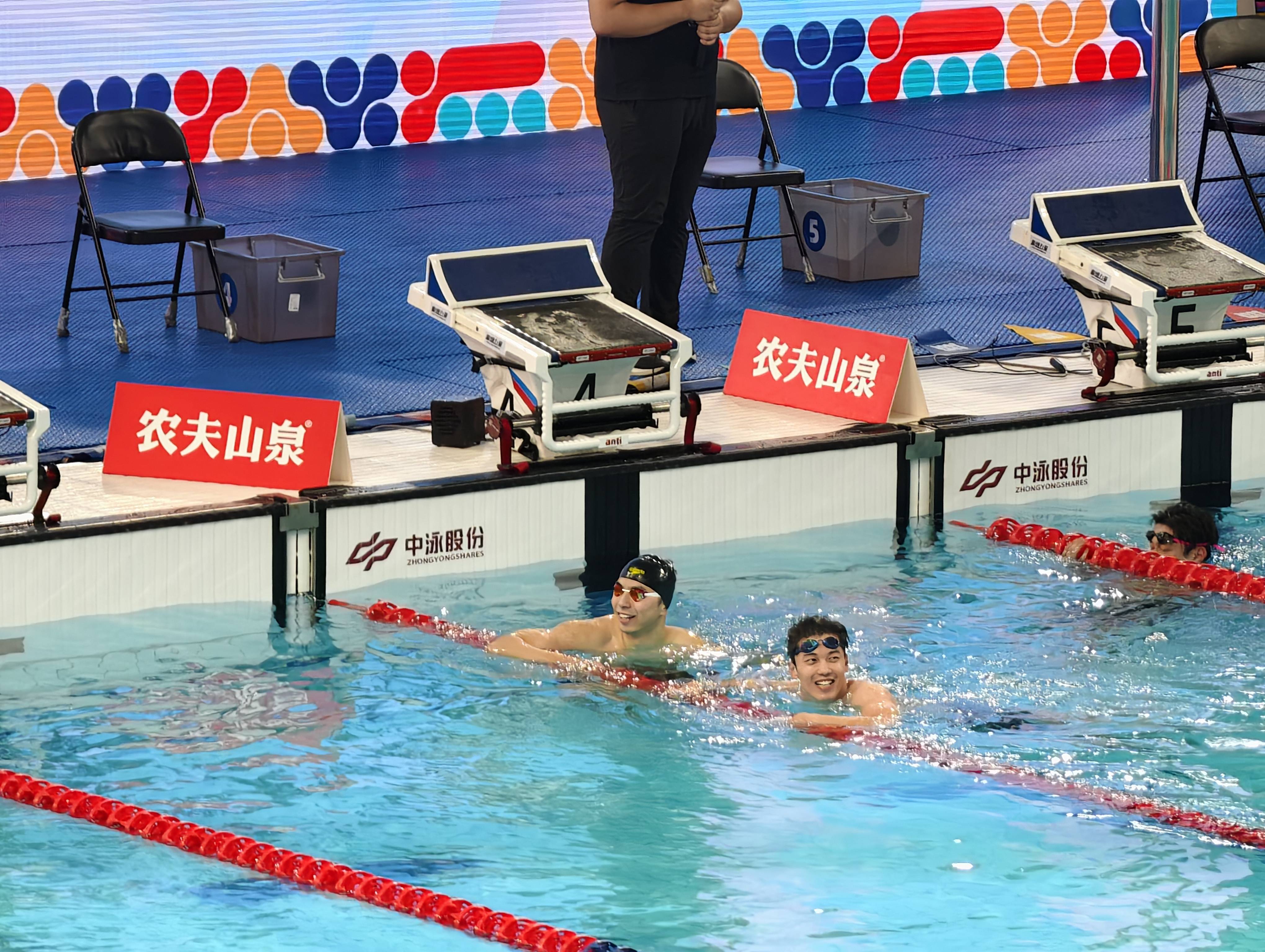 游泳比赛中中国选手多次登上领奖台