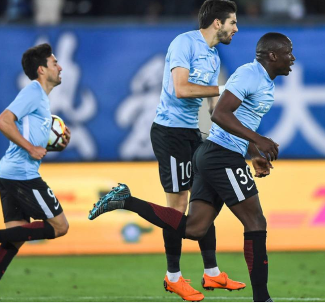 天津泰达客场击败大连一方，逆转劣势的简单介绍