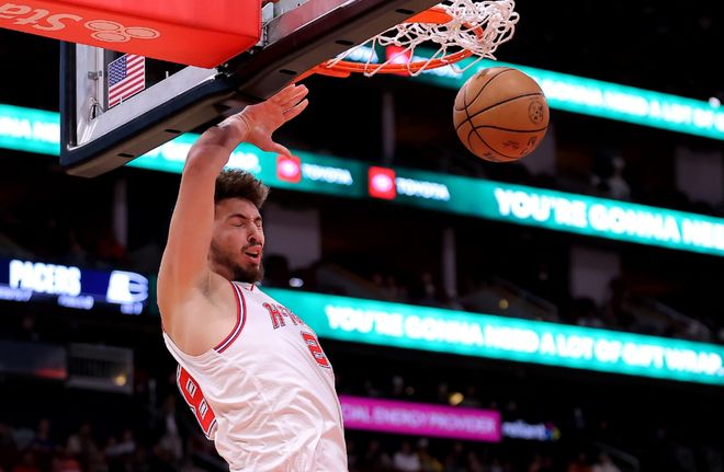 猛龙主场大胜火箭,豪取四连胜 猛龙主场大胜火箭,豪取四连胜