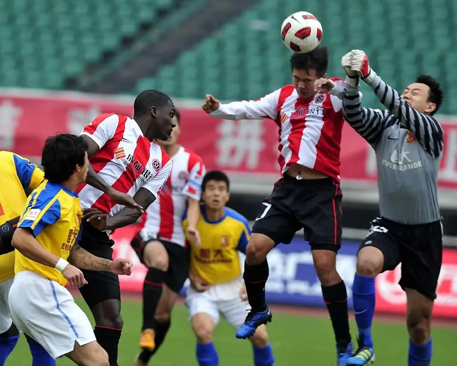 谢菲联主场告捷，球队冲刺欧战资格的简单介绍