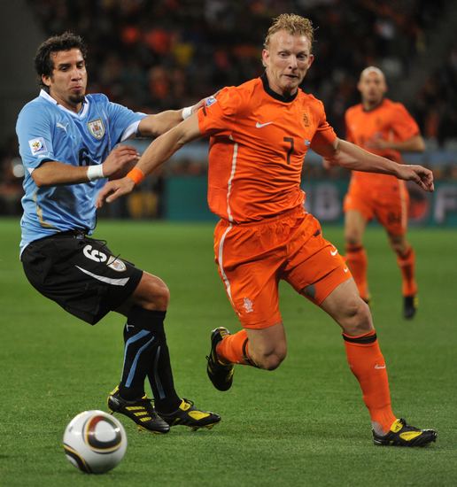 荷兰队遭遇乌拉圭,一场胜负将分高下的简单介绍 荷兰队遭遇乌拉圭,一场胜负将分高下的简单介绍