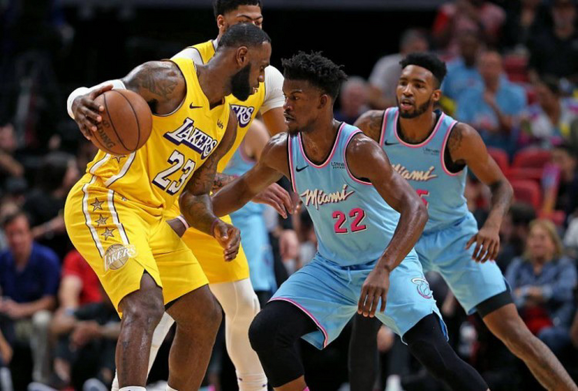 湖人队再度取胜热火，坦然面对总决赛的简单介绍